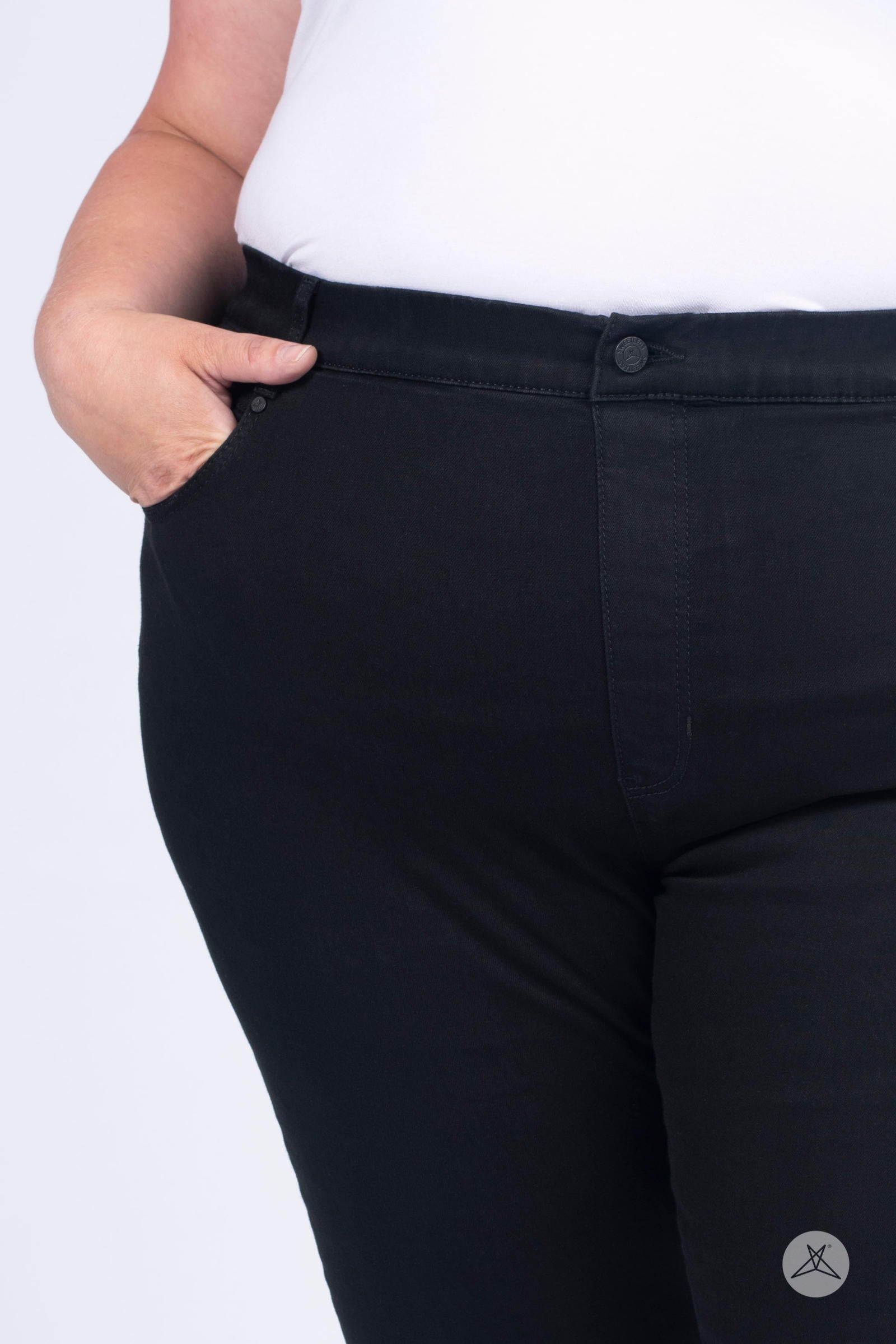 Black Stretchable Jeggings Pants For Women