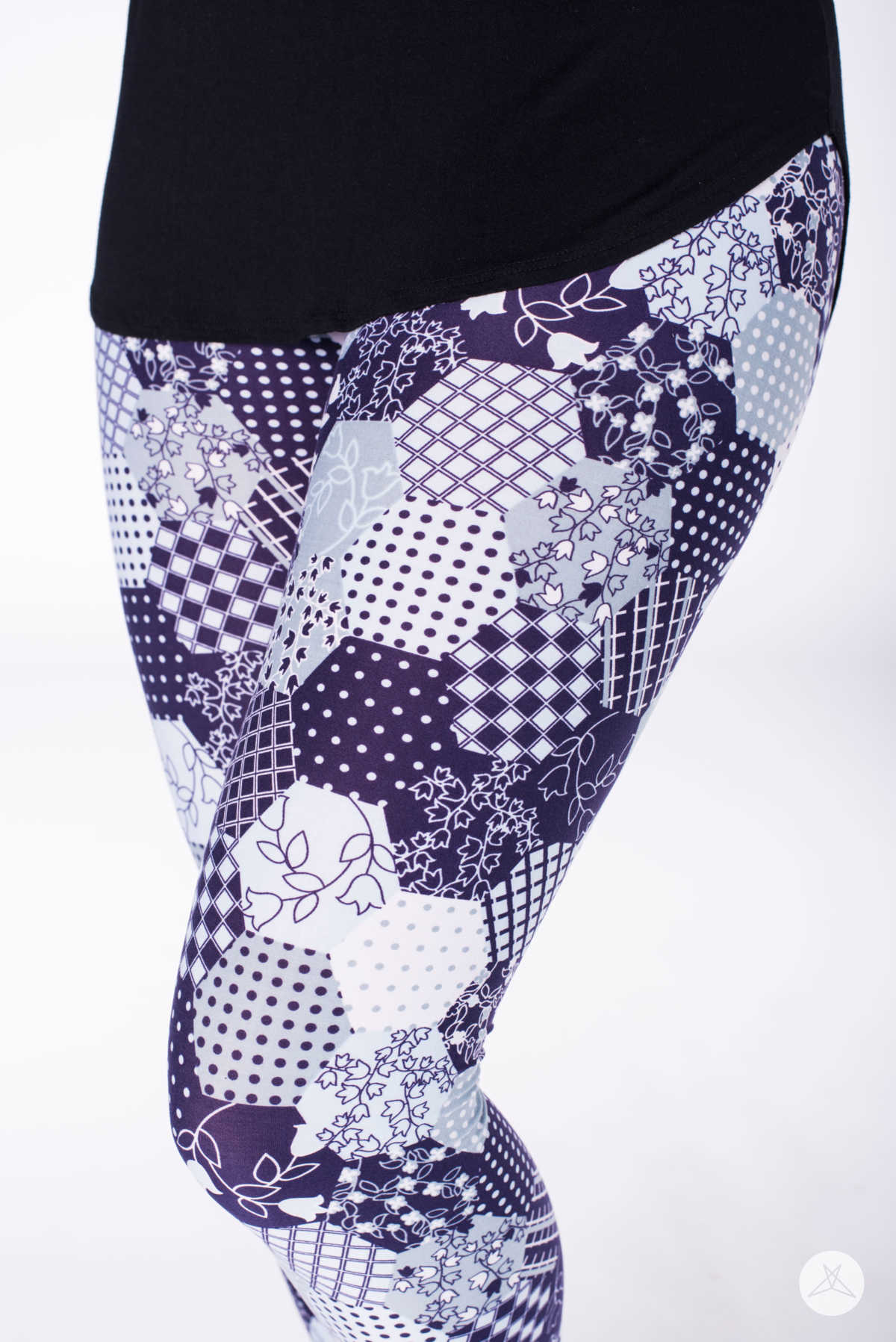Material Girl Womens Active Plus Size Waist Crackle Printed Yoga Leggings 